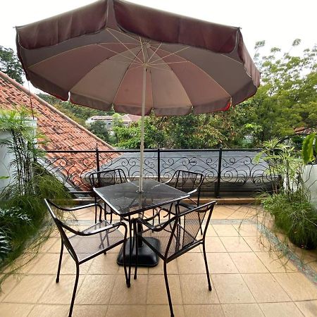 La Nostalgie Boutique Guest House Bandung Extérieur photo