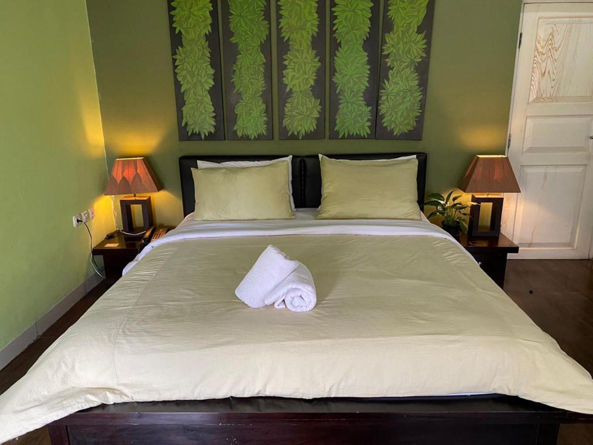 La Nostalgie Boutique Guest House Bandung Extérieur photo