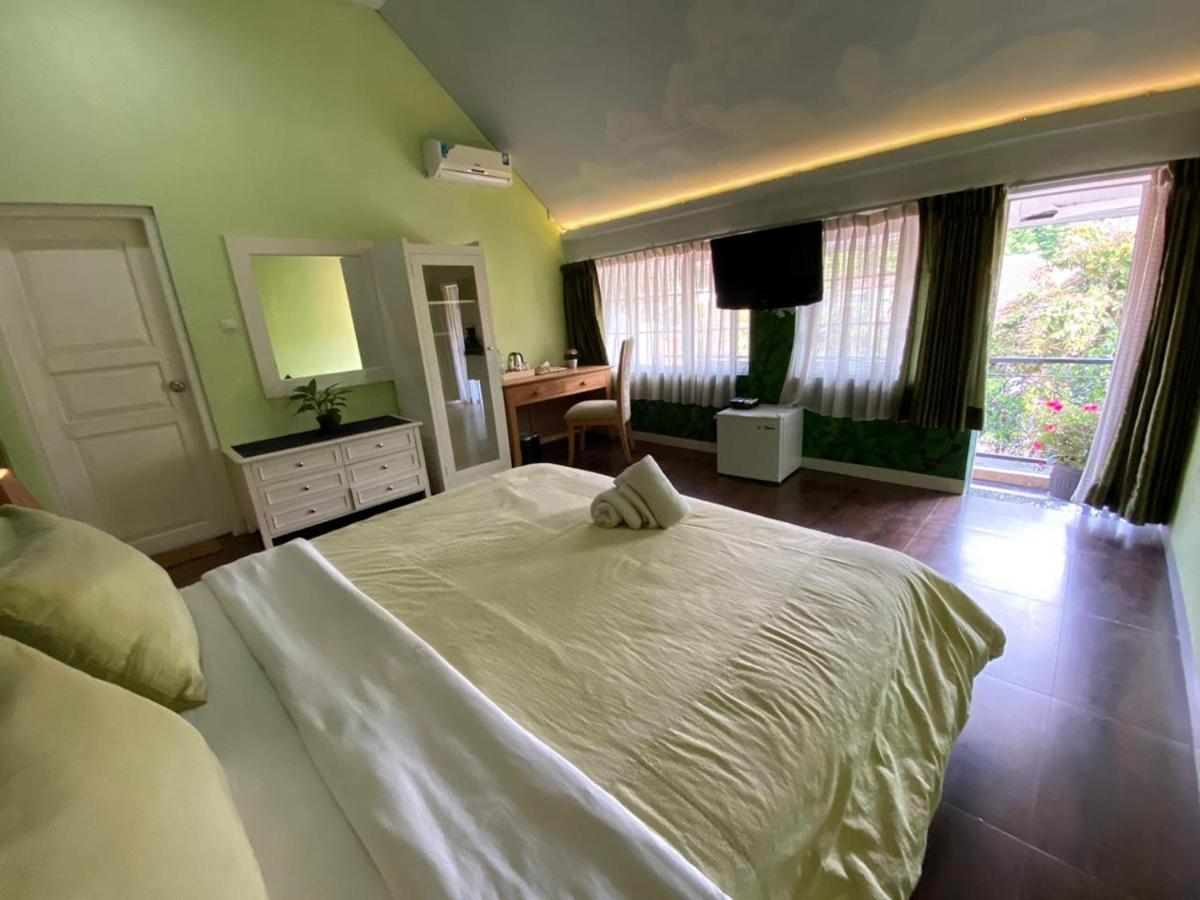 La Nostalgie Boutique Guest House Bandung Extérieur photo
