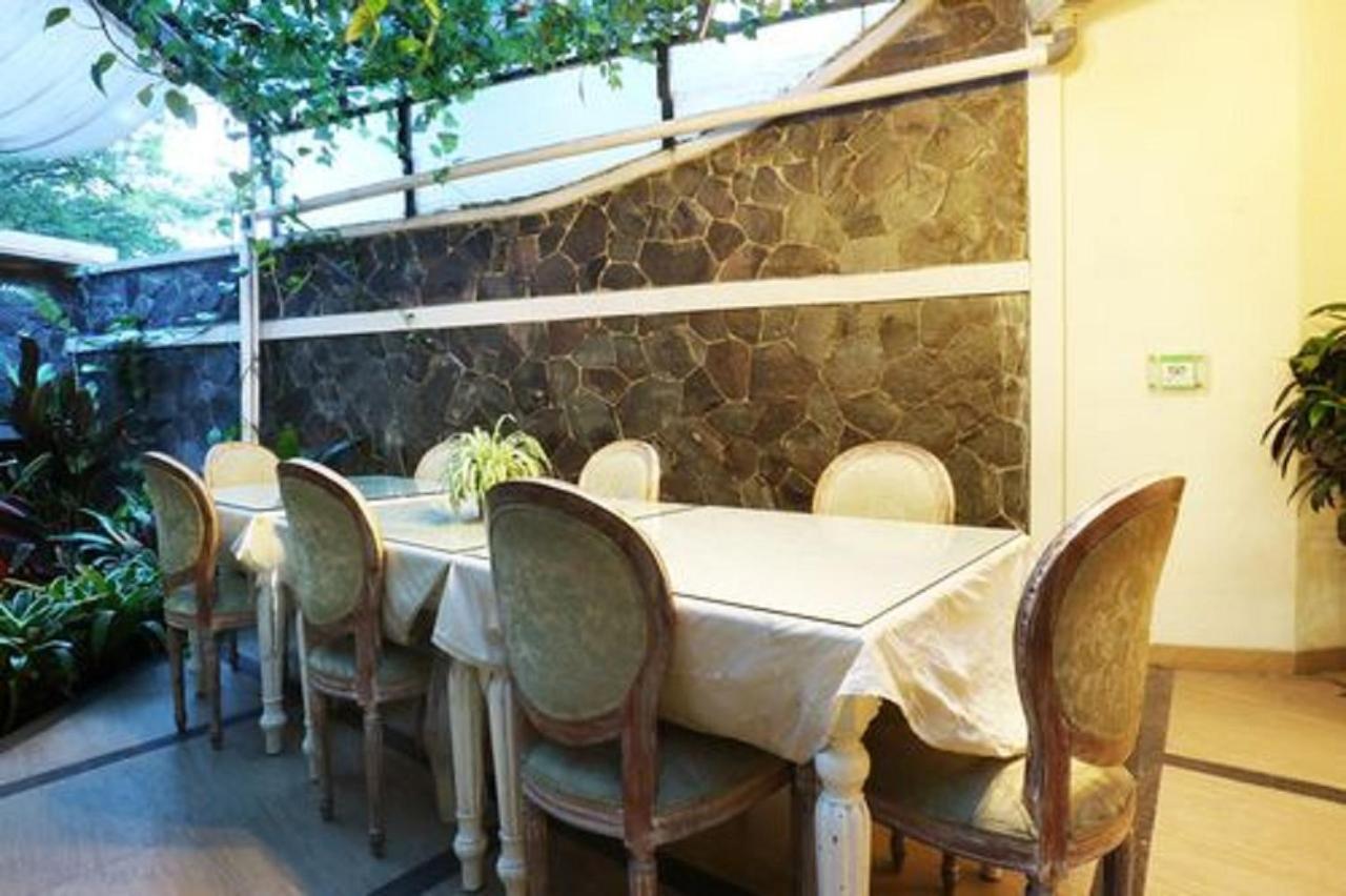La Nostalgie Boutique Guest House Bandung Extérieur photo