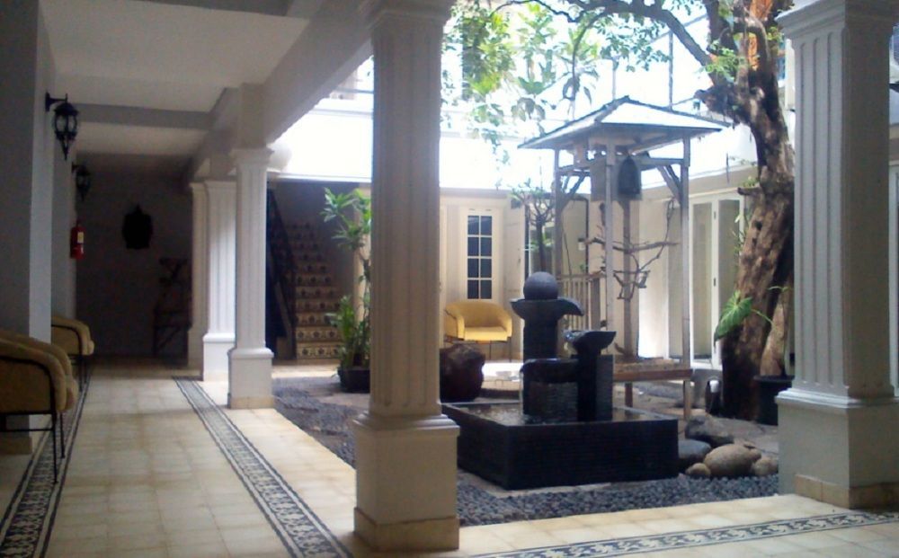 La Nostalgie Boutique Guest House Bandung Extérieur photo