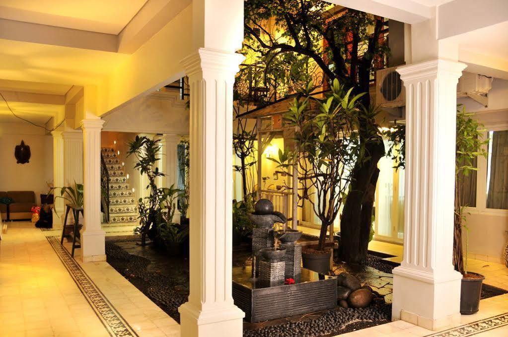 La Nostalgie Boutique Guest House Bandung Extérieur photo