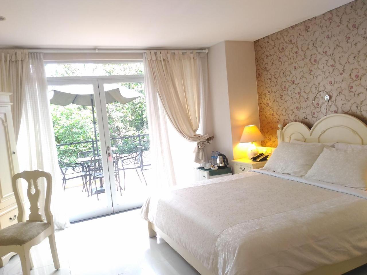 La Nostalgie Boutique Guest House Bandung Extérieur photo